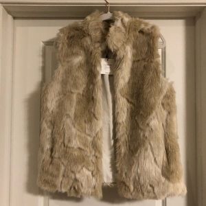 BB Dakota Faux fur vest
